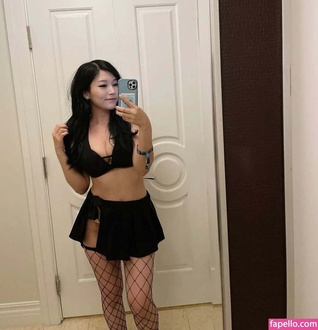 Kang Hee Yoon Onlyfans Photo Gallery 