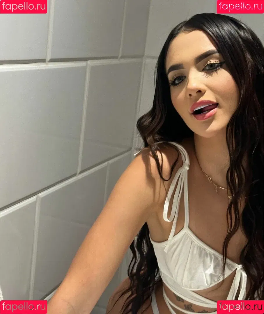Letycia Soares Onlyfans Photo Gallery 