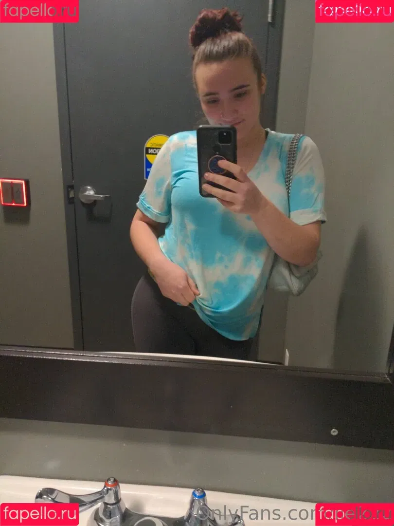 lle222 Onlyfans Photo Gallery 