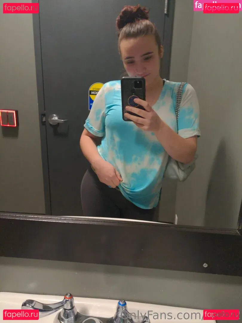 lle222 Onlyfans Photo Gallery 