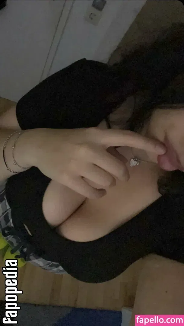 yasilisches Onlyfans Photo Gallery 