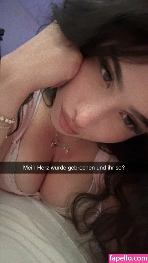 yasilisches Onlyfans Photo Gallery 