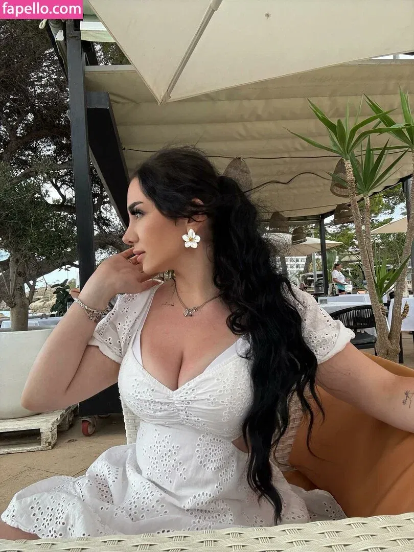 yasilisches Onlyfans Photo Gallery 