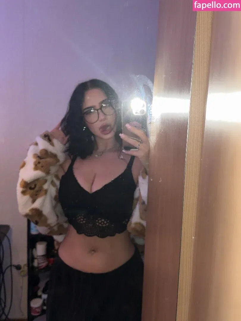 yasilisches Onlyfans Photo Gallery 