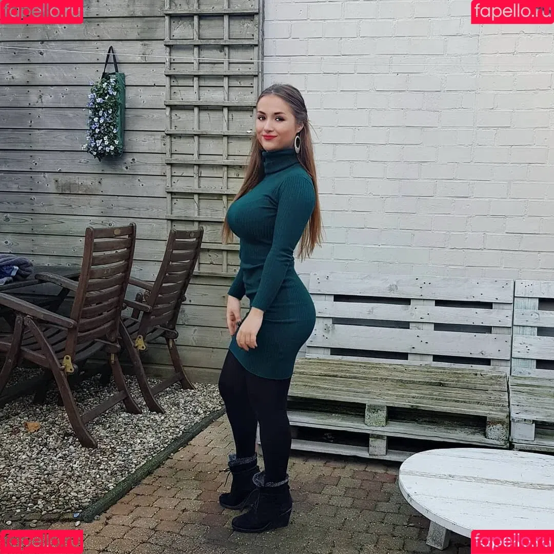 Esmeralda Onlyfans Photo Gallery 
