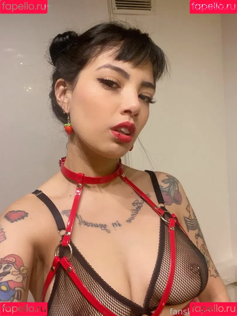 waifukiwa Onlyfans Photo Gallery 