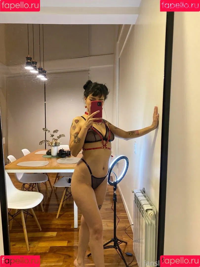 waifukiwa Onlyfans Photo Gallery 