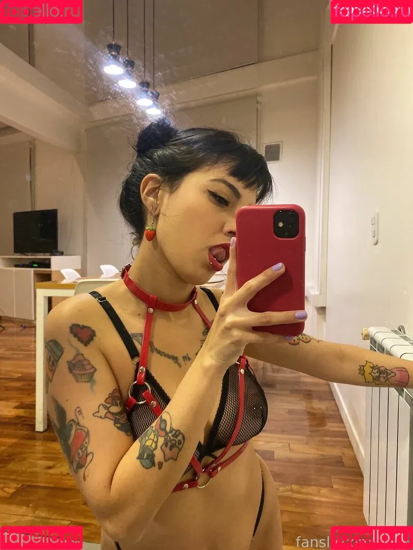 waifukiwa Onlyfans Photo Gallery 