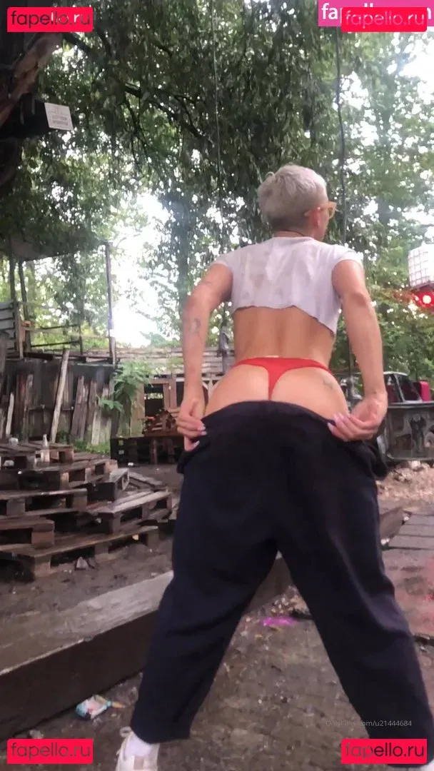 waifukiwa Onlyfans Photo Gallery 