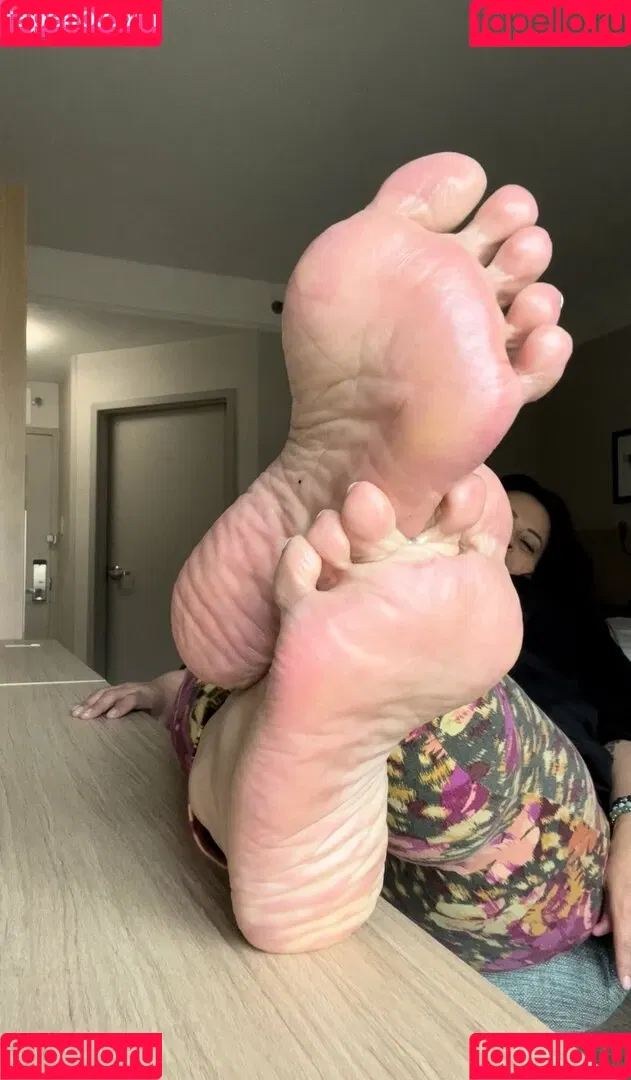 Comefollowsarah Sarah Onlyfans Photo Gallery 