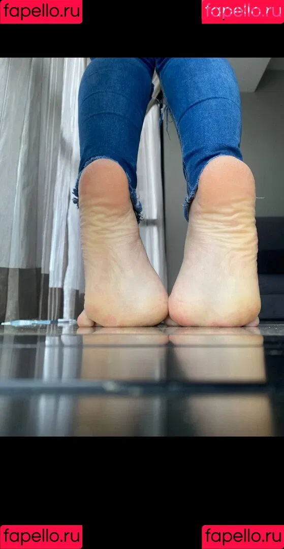 Suelyn Goncalves Onlyfans Photo Gallery 