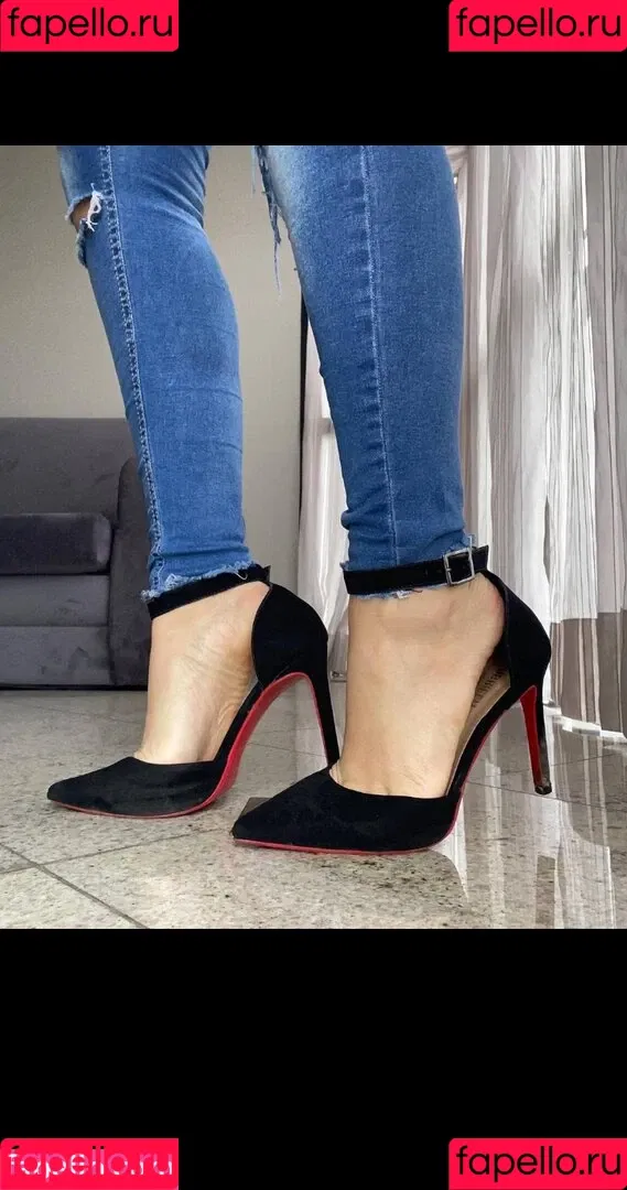 Suelyn Goncalves Onlyfans Photo Gallery 