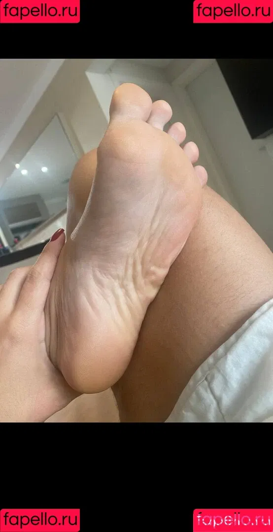 Suelyn Goncalves Onlyfans Photo Gallery 