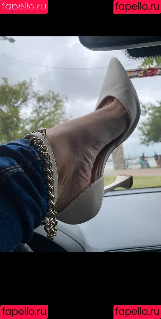 Suelyn Goncalves Onlyfans Photo Gallery 