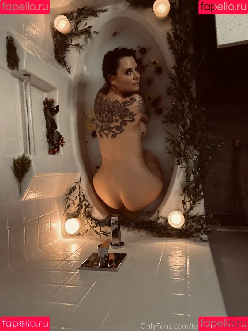 chroniclesofatiredassmom Onlyfans Photo Gallery 