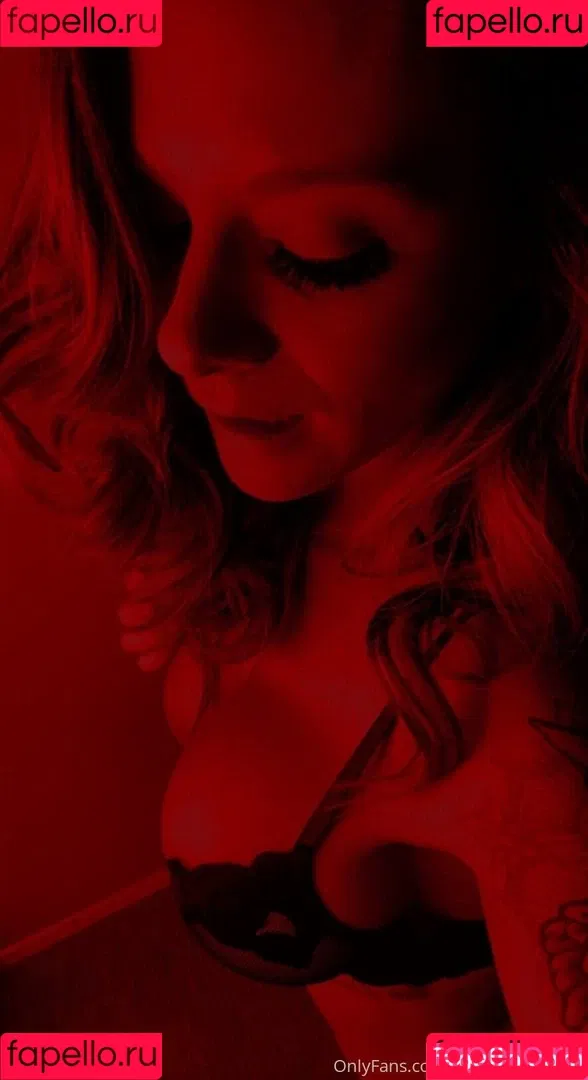chroniclesofatiredassmom Onlyfans Photo Gallery 
