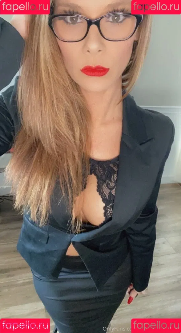 chroniclesofatiredassmom Onlyfans Photo Gallery 