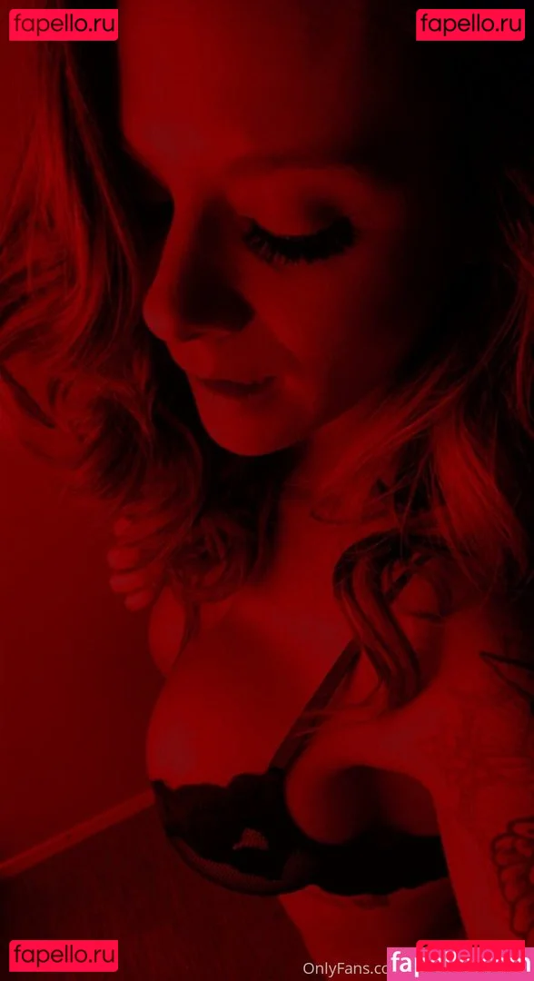 chroniclesofatiredassmom Onlyfans Photo Gallery 