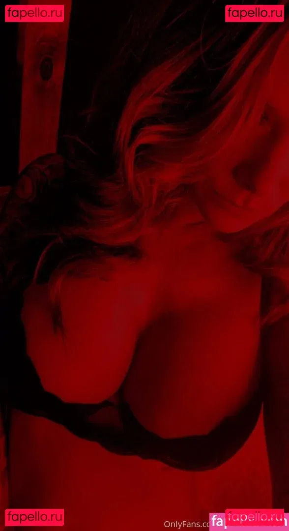 chroniclesofatiredassmom Onlyfans Photo Gallery 