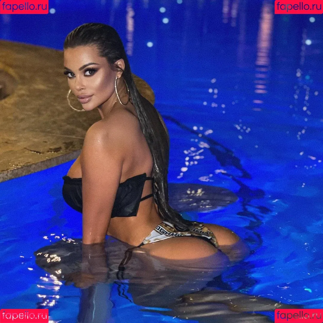 Justyna Gradek Onlyfans Photo Gallery 