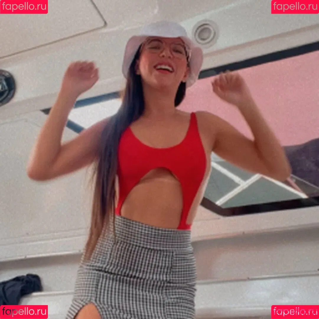 Alyne Lary Onlyfans Photo Gallery 
