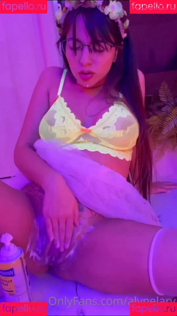 Alyne Lary Onlyfans Photo Gallery 
