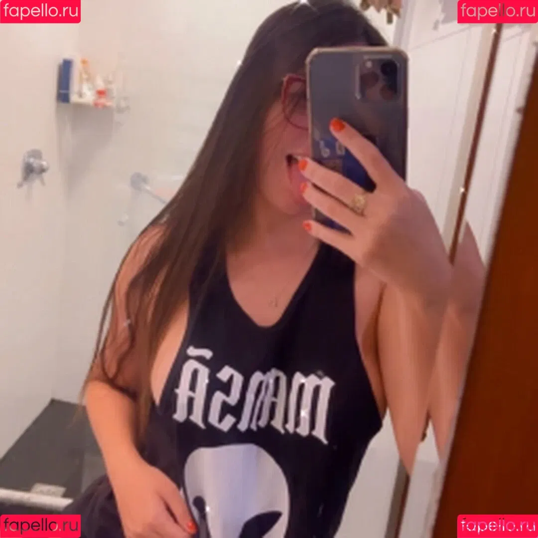 Alyne Lary Onlyfans Photo Gallery 