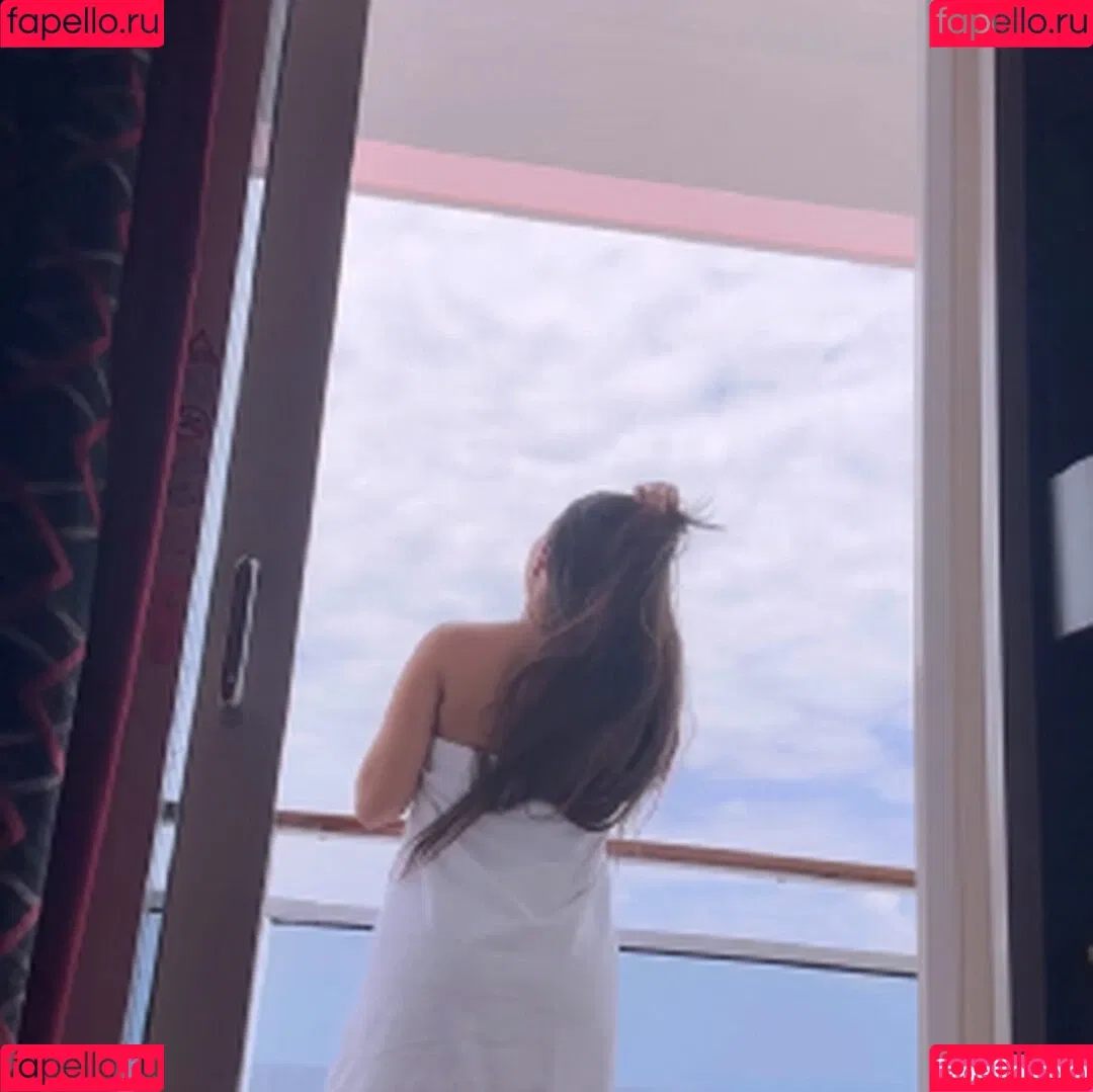 Alyne Lary Onlyfans Photo Gallery 