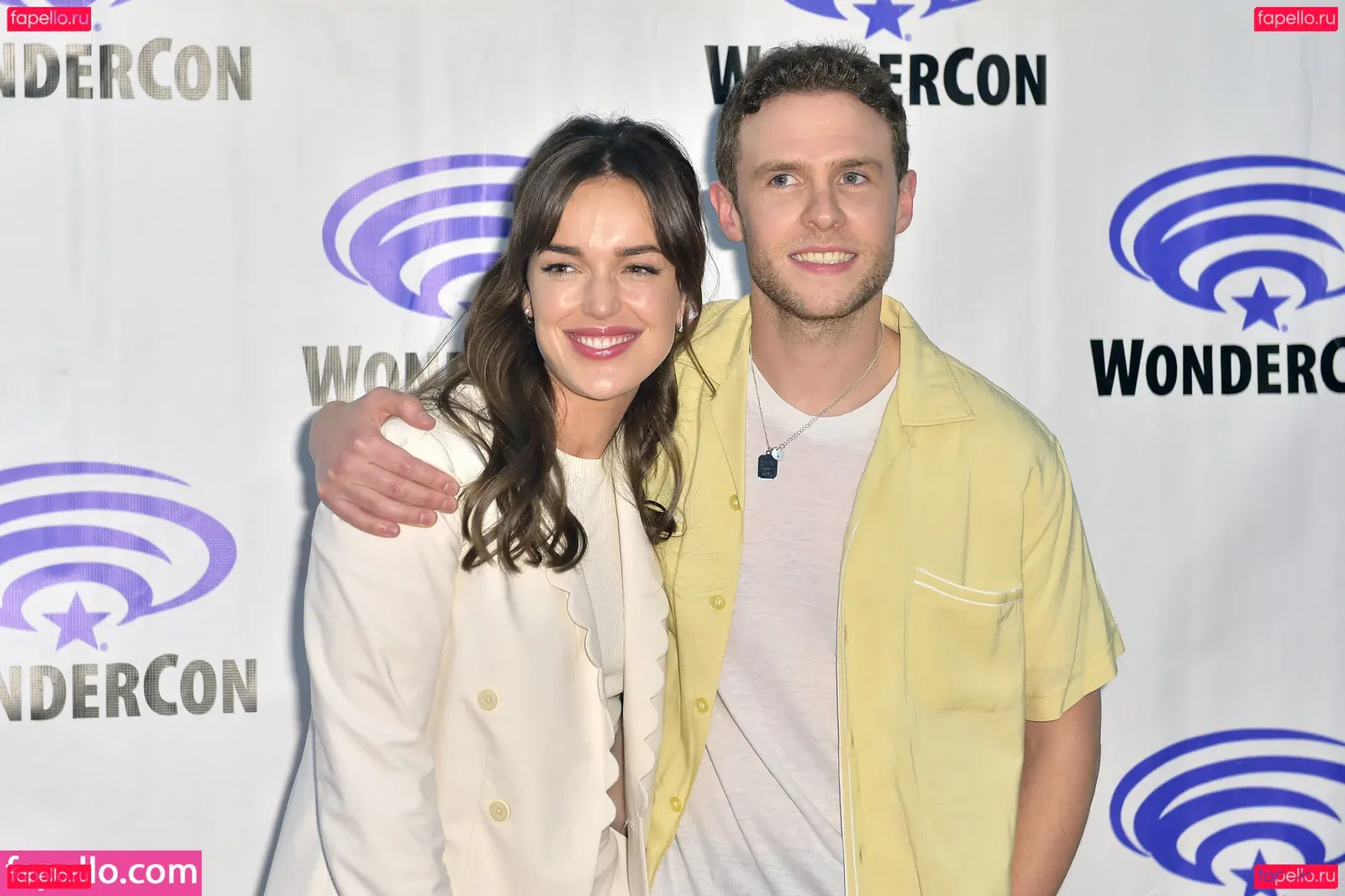 Elizabeth Henstridge Onlyfans Photo Gallery 