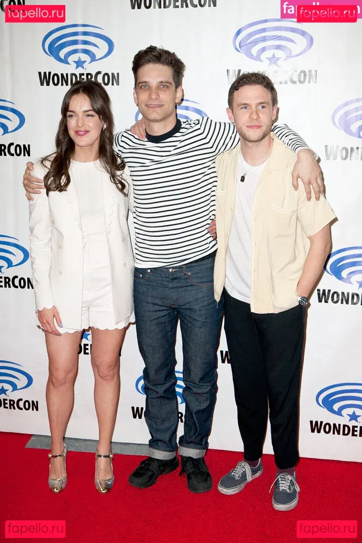 Elizabeth Henstridge Onlyfans Photo Gallery 