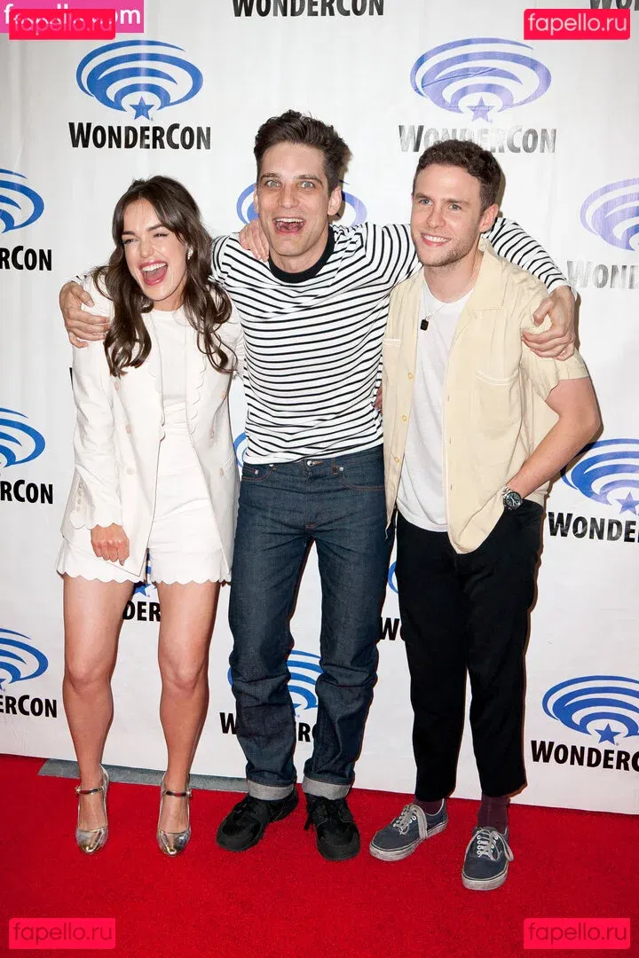 Elizabeth Henstridge Onlyfans Photo Gallery 