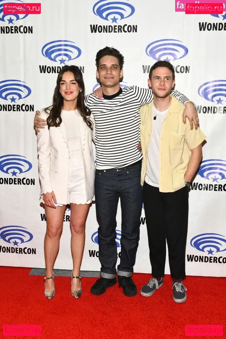 Elizabeth Henstridge Onlyfans Photo Gallery 