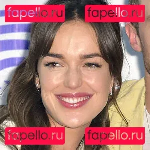 Elizabeth Henstridge Onlyfans Photo Gallery 