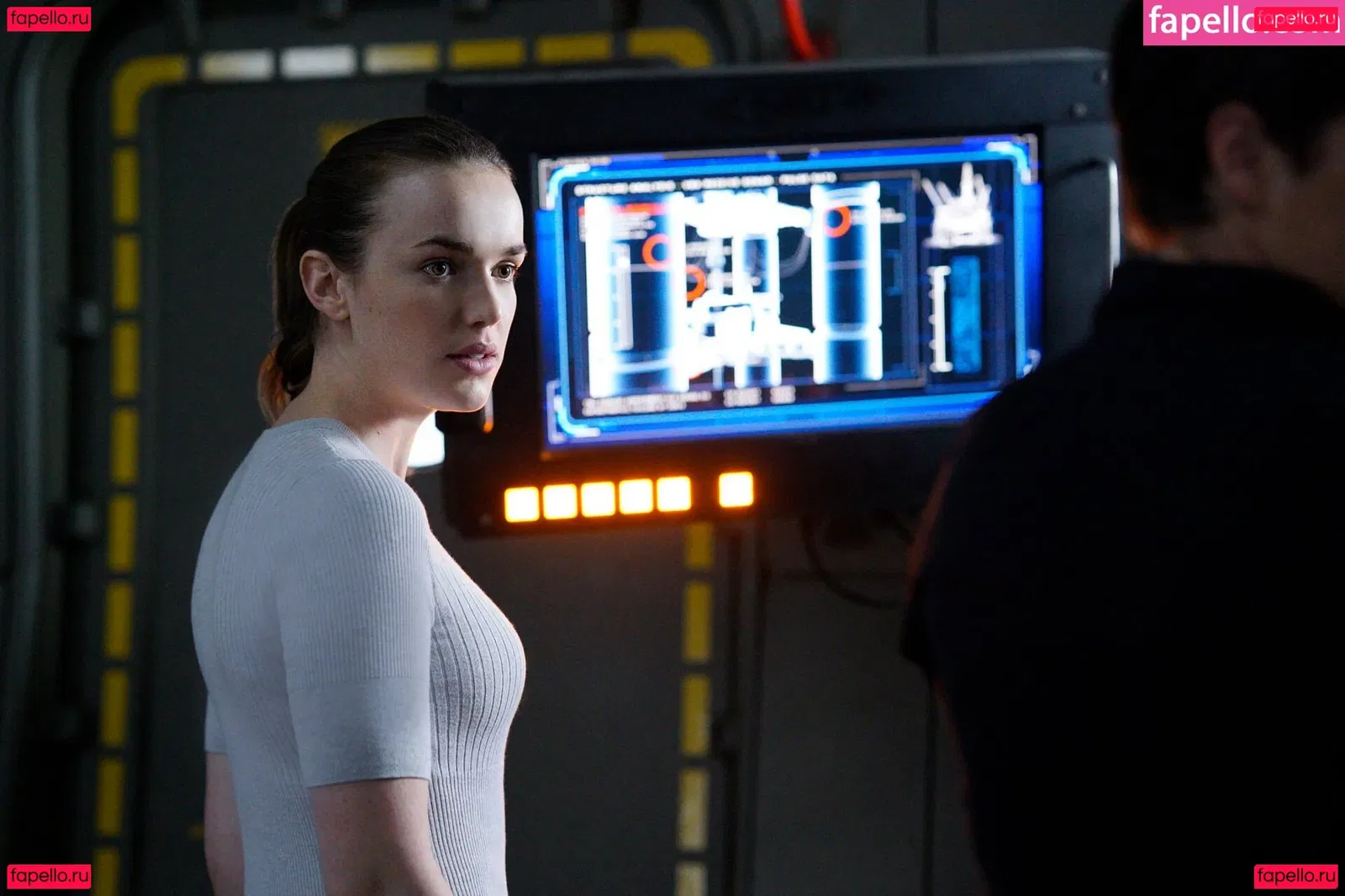 Elizabeth Henstridge Onlyfans Photo Gallery 