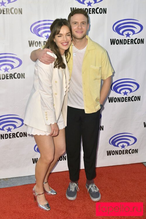 Elizabeth Henstridge Nude Onlyfans Photo 49