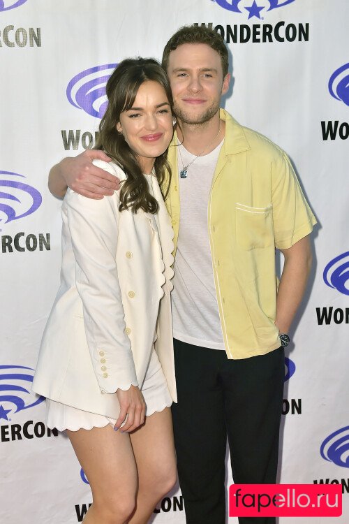 Elizabeth Henstridge Nude Onlyfans Photo 47