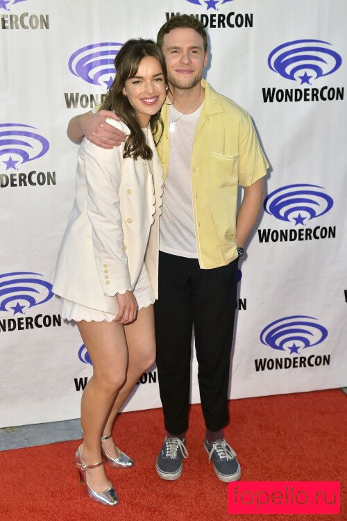 Elizabeth Henstridge Nude Onlyfans Photo 48
