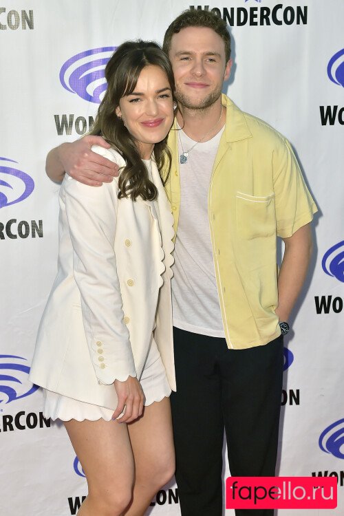 Elizabeth Henstridge Nude Onlyfans Photo 46