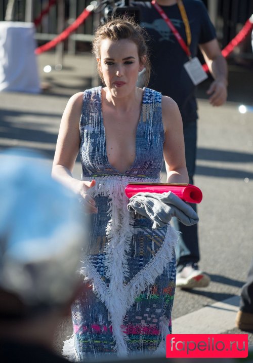 Elizabeth Henstridge Nude Onlyfans Photo 7