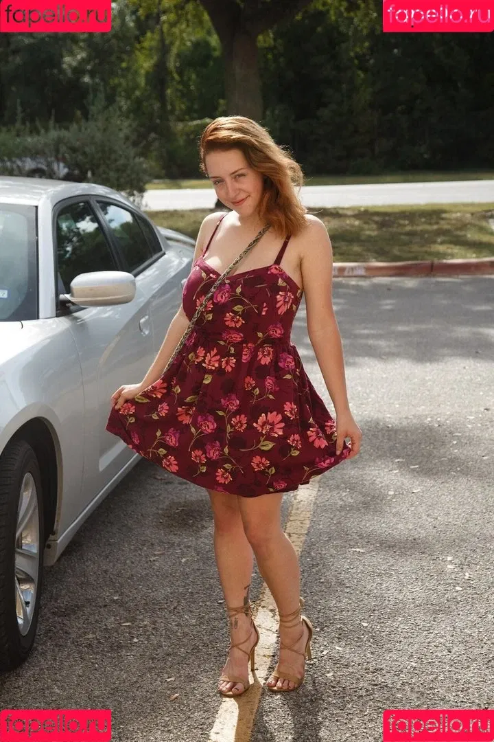 Kelsey Berneray Onlyfans Photo Gallery 