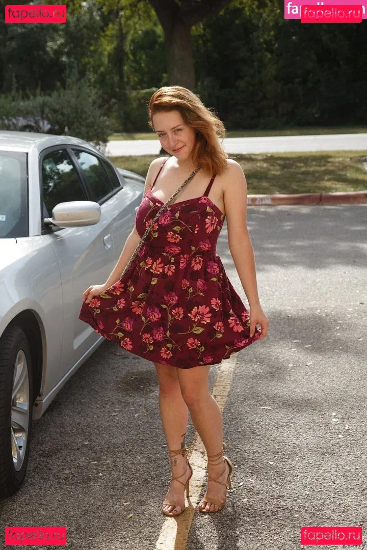 Kelsey Berneray Onlyfans Photo Gallery 