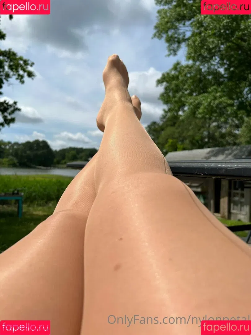 nylonpetal Onlyfans Photo Gallery 