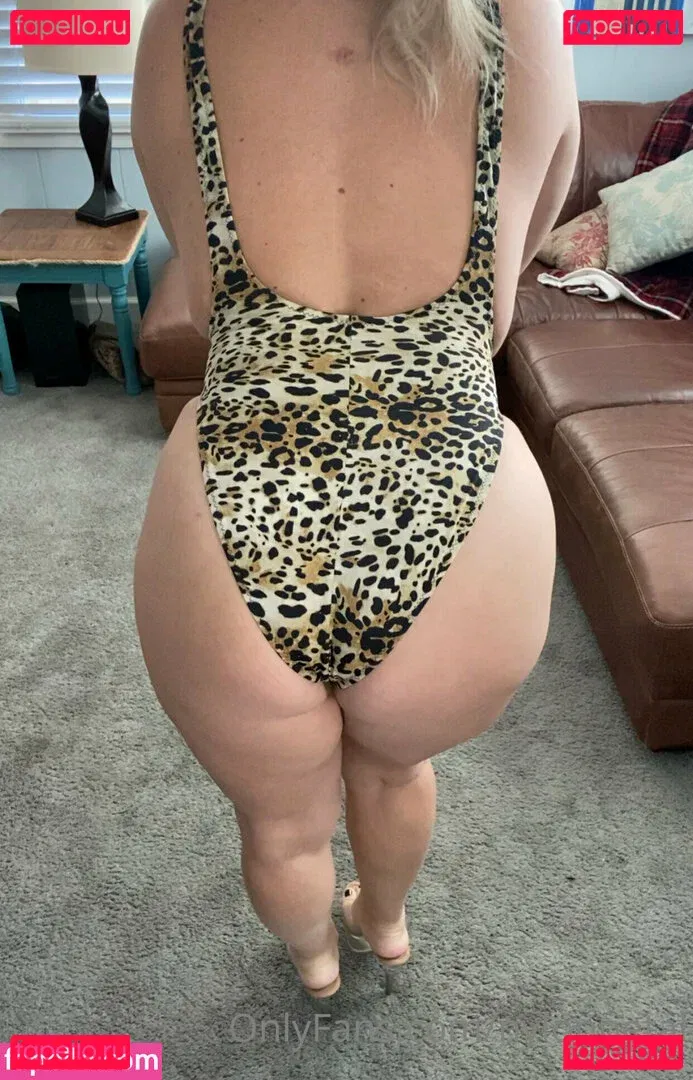 nylonpetal Onlyfans Photo Gallery 