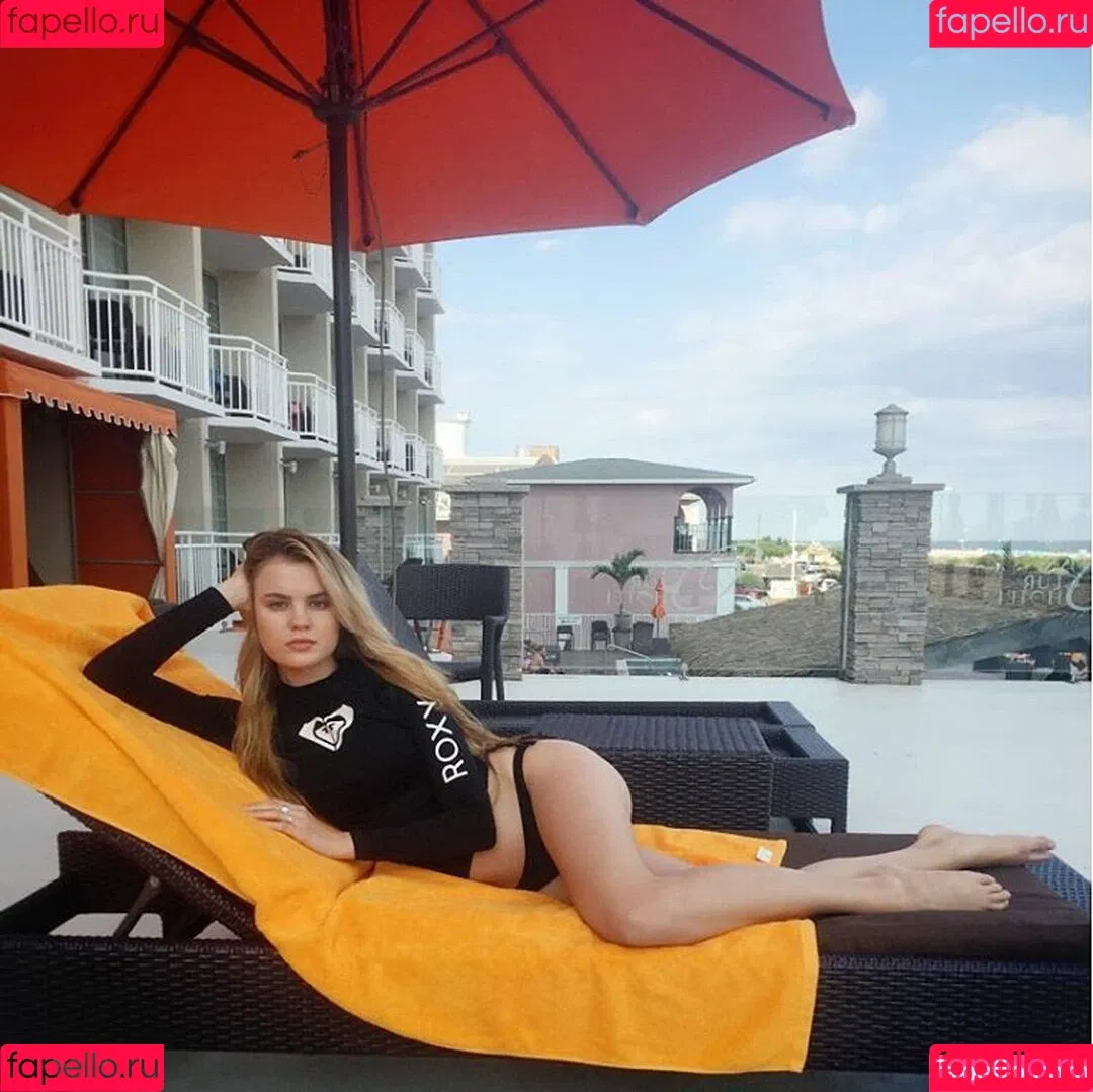 Zandi Holup Onlyfans Photo Gallery 