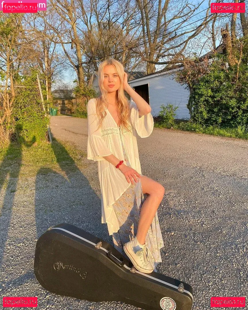 Zandi Holup Onlyfans Photo Gallery 