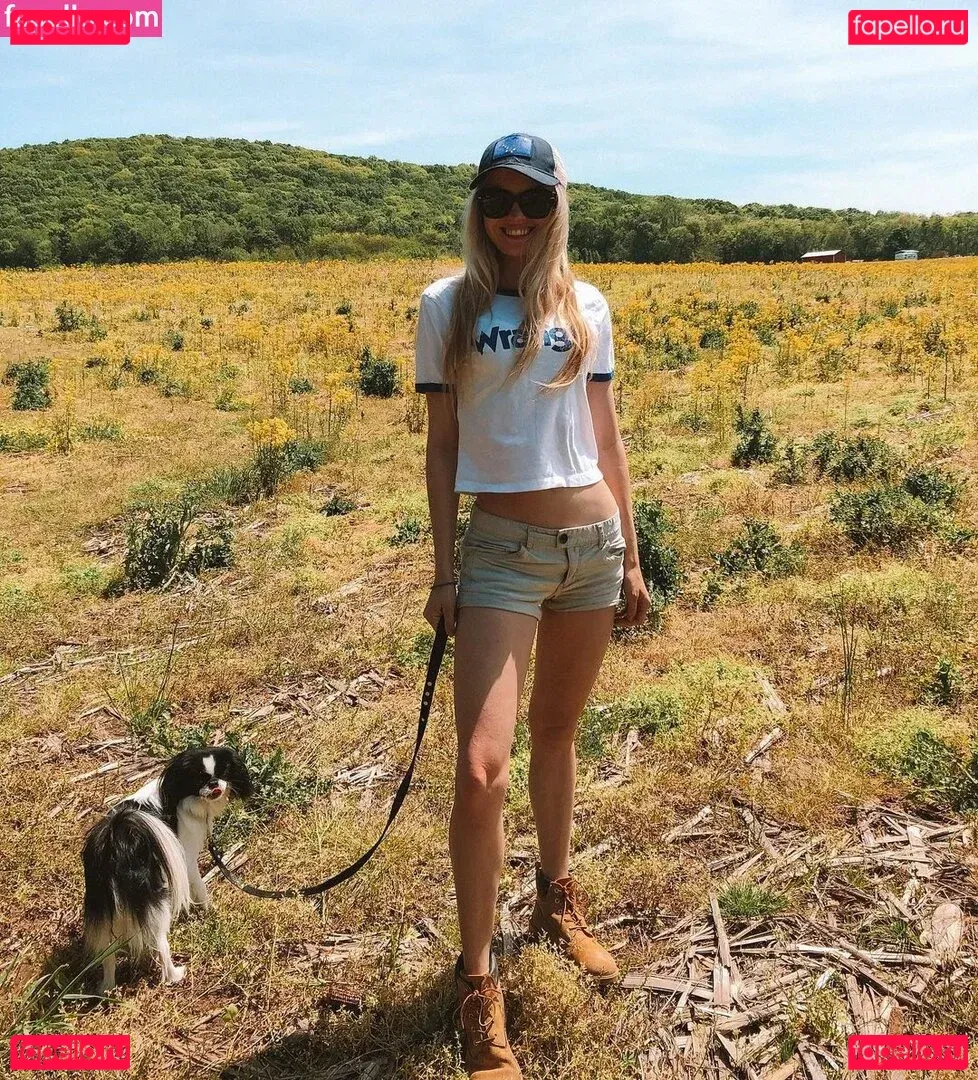 Zandi Holup Onlyfans Photo Gallery 