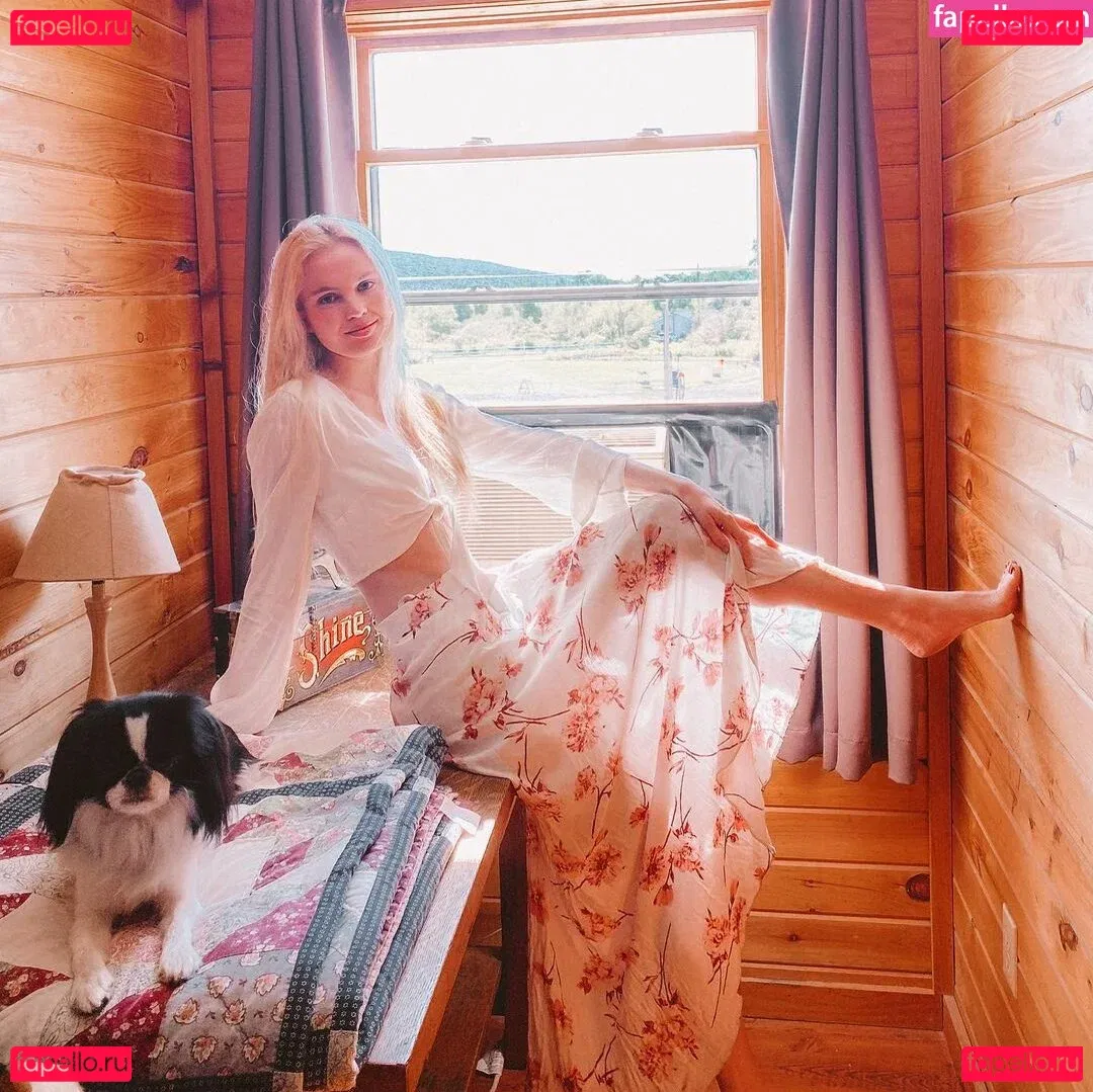 Zandi Holup Onlyfans Photo Gallery 