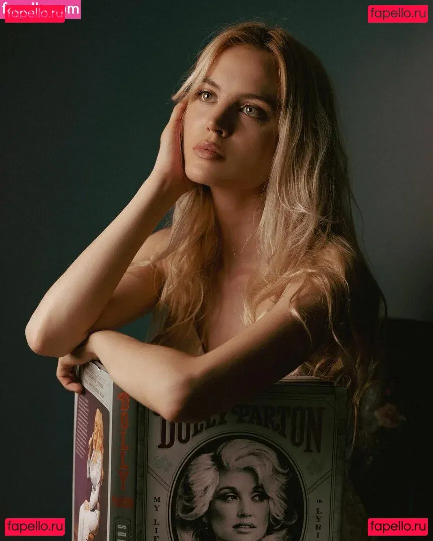 Zandi Holup Onlyfans Photo Gallery 