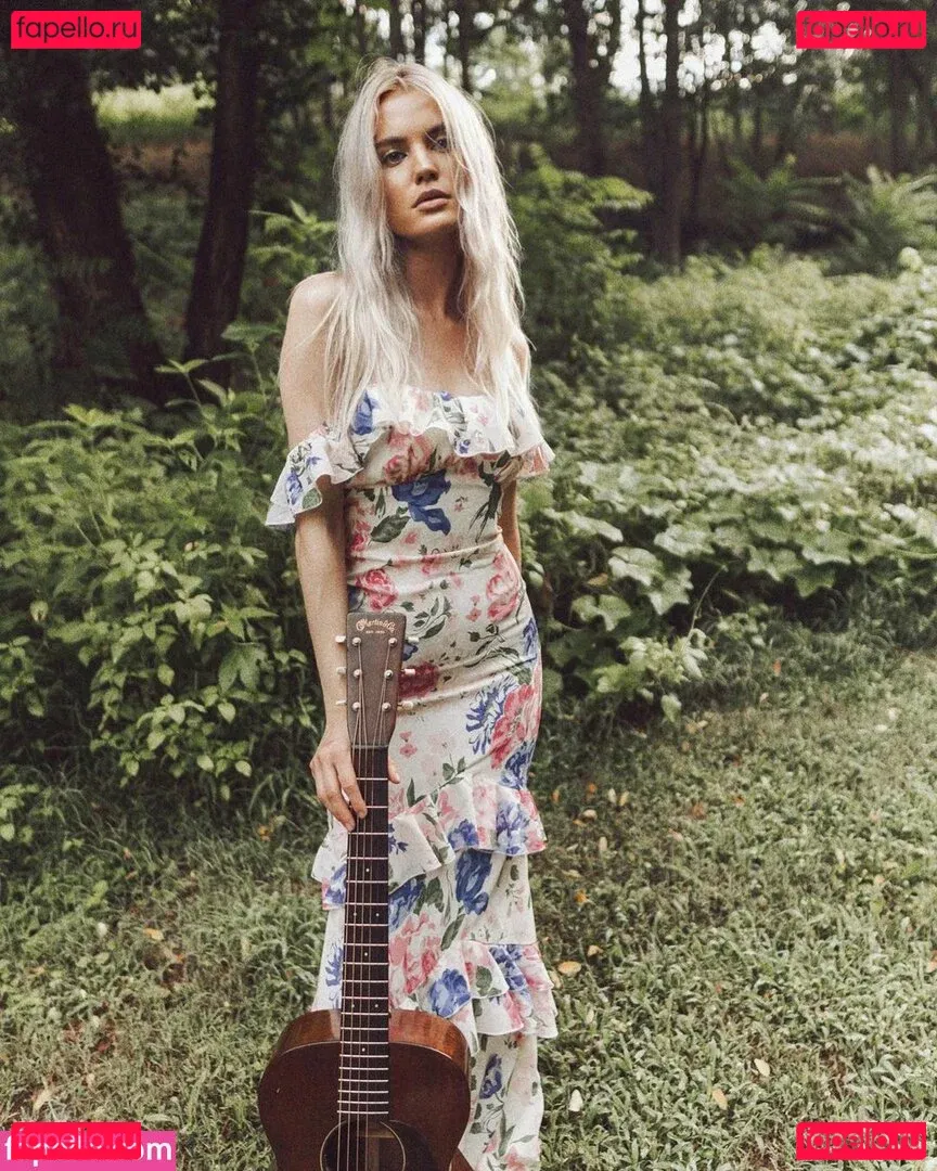 Zandi Holup Onlyfans Photo Gallery 