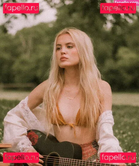 Zandi Holup Onlyfans Photo Gallery 